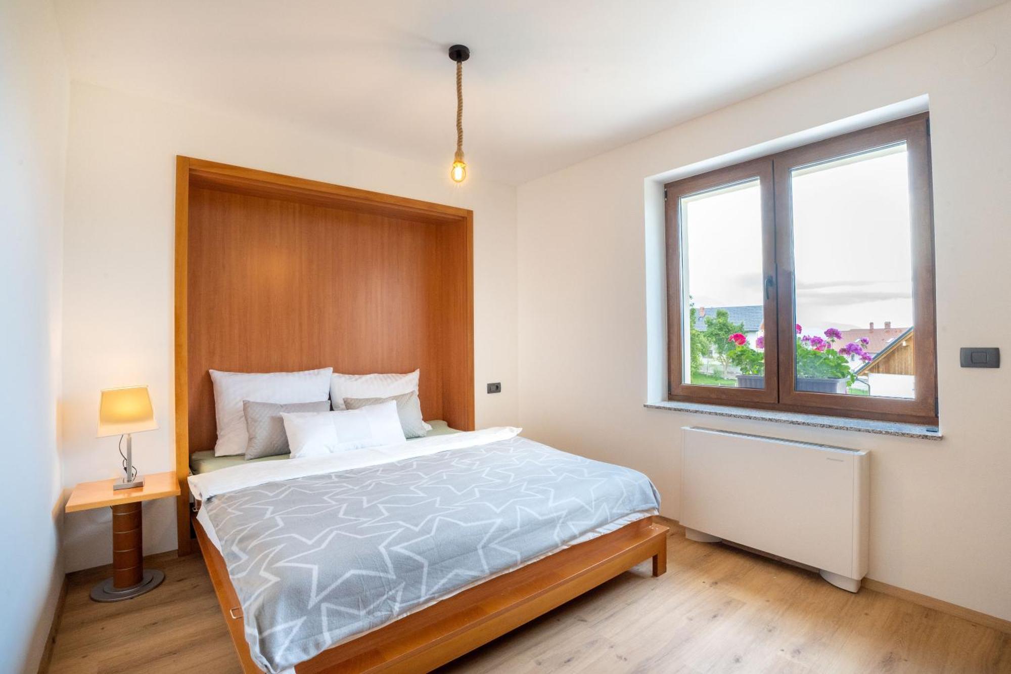 Aparthotel Hom At Vintgar Zgornje Gorje Room photo